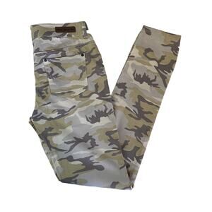 New What About Me Camo Pants Juniors Size 11/12 Waist 32 Length 30.5 MSRP $69